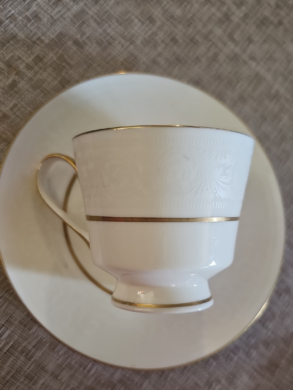 Mikasa Hunter Bone China Teacup And Saucer Set with Etched Floral Gold Trims